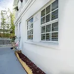 The Golden Alligator 1 - 3 Beds 2 Baths In West Palm Beach Close To Everything