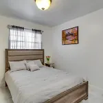 West Palm Beach Apartment 3 Mi To Shore!