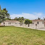 2Bd Holiday Retreat West Palm Beach Art Scene
