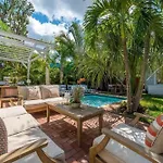 Tropical Estate W/ Guesthouse & Pool. Sleeps 8!