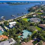 Intracoastal Paradise Walking Distance To Beach!