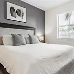 Landing Modern Apartment With Amazing Amenities