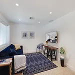 Beautiful 1 Bedroom Steps To The Beach!
