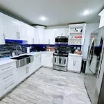 S&H Unlimited West Palm Beach 3 Bedroom Spacious House