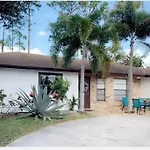 S&H Unlimited West Palm Beach 3 Bedroom Spacious House