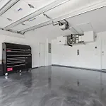 Luxury Modern Waterfront House In Best Location! King Bed Suite & Close To Beach