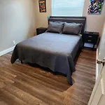 3 Bedroom 2 Bathroom Near The Beach, Big Yard