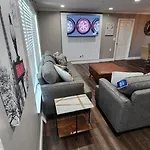 3 Bedroom 2 Bathroom Near The Beach, Big Yard