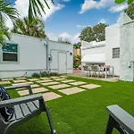 Garden Oasis In Flamingo Park