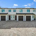4-Bed Wpb Home Near 95,Airport,Dt & Beaches