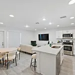 Modern Living 2-Bedroom,2 Bath Home Downtown Wpb