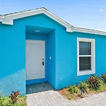 Modern Living 2-Bedroom,2 Bath Home Downtown Wpb