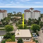 1 Block To The Beach! King Beds! Spacious!