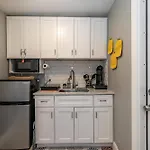 Cozy Comfy Studio With Full Sofa Bed And Kitchenette