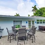 Pet-Friendly Gem With Pool And Yard In West Palm Beach