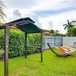 Pet-Friendly Gem With Pool And Yard In West Palm Beach