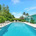 New Paradise Palm Bungalow 4 Bed 2 Bath With Heated Pool