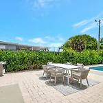 New Paradise Palm Bungalow 4 Bed 2 Bath With Heated Pool