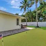 Hottub! Mini Golf! Water Access! Pets! 5Min Beach!