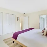 Sunny Beachside Oasis Sleeps 6,1 Blocktowaves