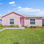 New! Few Minutes To Downtown, 10 To The Beach!
