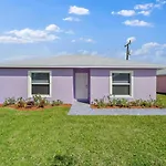 New! Few Minutes To Downtown, 10 To The Beach!
