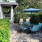 Grey Mist Modern 3Bd 2Ba On Quiet Street