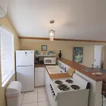 Tree-House Style Cabin Loft Apt North Palm Beach