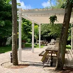 Pink House Modern 3Bd 3Ba Parking And Porch
