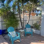 Convenient And Private Downtown 1Br Near Beach