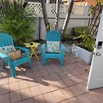 King Bed Downtown Courtyard Apt