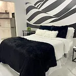 Cozy Studio, Prime Location, Remodeled, 1 Parking