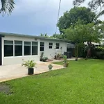 Stylish 3Br Family Retreat In Lake Park