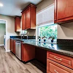 Stylish 3Br Family Retreat In Lake Park
