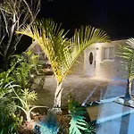 Tropical Luxury Paradise - Fully Renovated In Wpb
