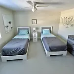 Close To Everything! Perfect Basecamp For Wpb