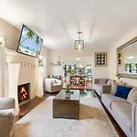 Chic Downtown Vacation Home And Guest Home