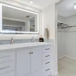 Steps To Beach! 4 Condos In 1- Perfect For Groups