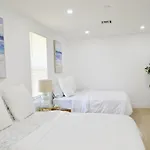 Coastal Crew Retreat - Sleeps 12