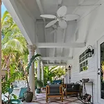 3 Bedroom 5 Mins From Downtown And Beach
