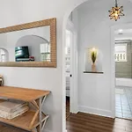 Stylish 3Br Oasis Heated Pool Guest House
