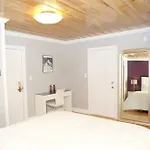 The Upper Level - A Hotel Alternative