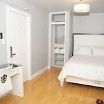 The Upper Level - A Hotel Alternative