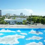 The Upper Level - A Hotel Alternative