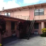 Helen Apartments & Motel