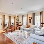 Southern Comfort Great Location! Villa