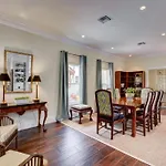 Sunny Days Walking Distance To Everything! Villa