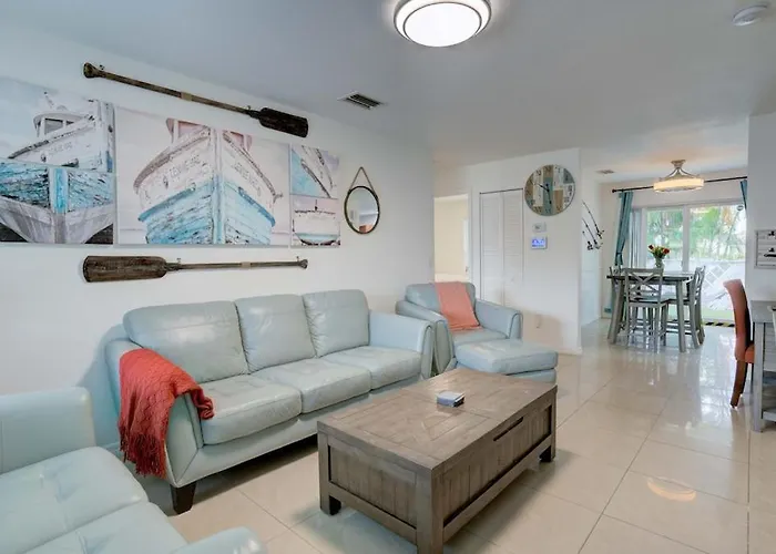 Cj\'S Coastal Cottage - Right Near Beach!