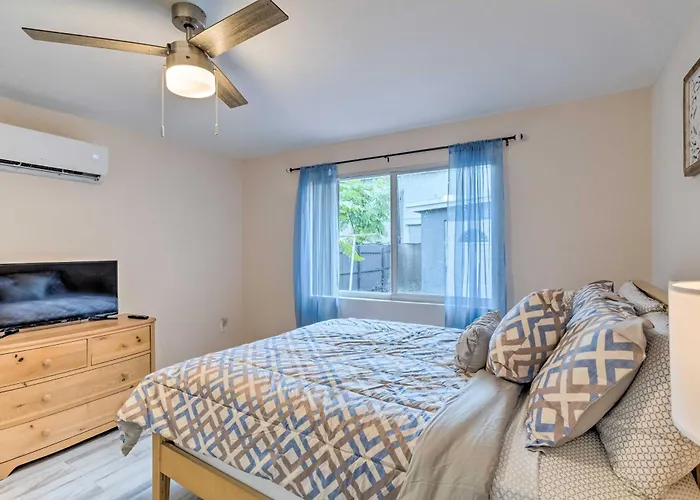 Inviting Apartment Less Than 2 Mi To Riviera Beach!