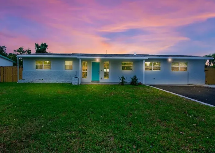 West Palm Beach Pool Home- Paxton